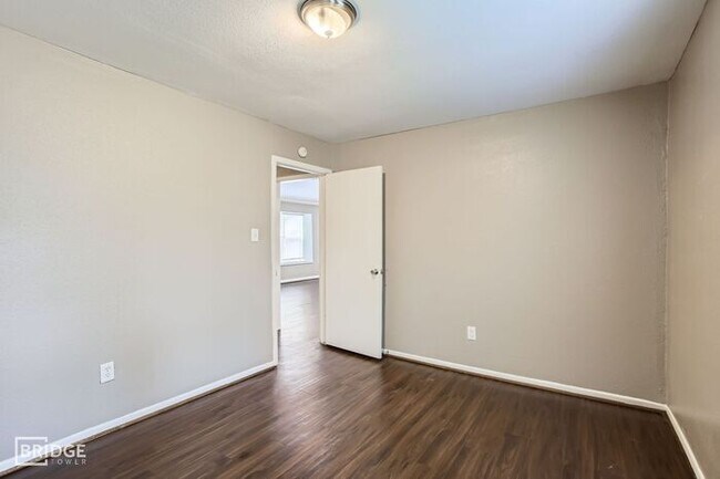 Building Photo - 5607 Circlegate Dr