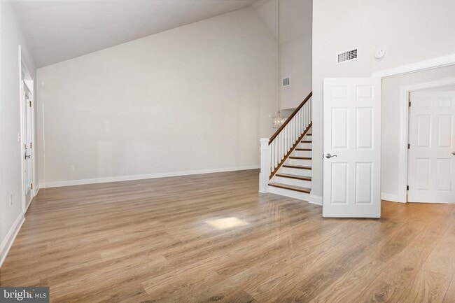 Building Photo - 163 High Pointe Dr