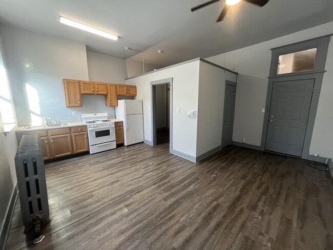 Building Photo - 212 N 8th St