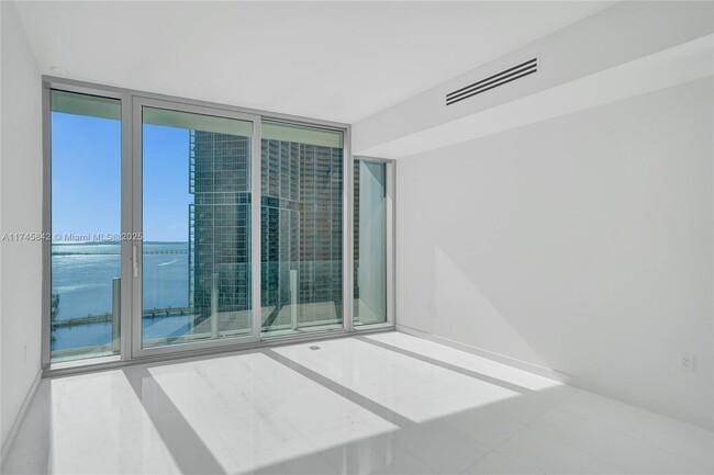 Building Photo - 300 Biscayne Blvd Way