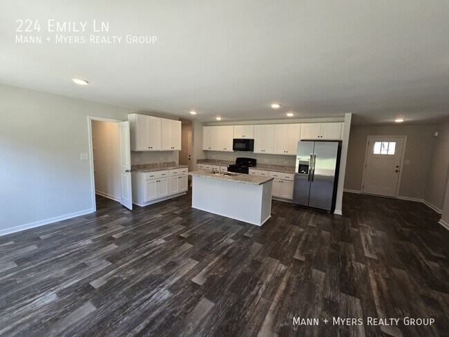 Building Photo - 224 Emily Ln