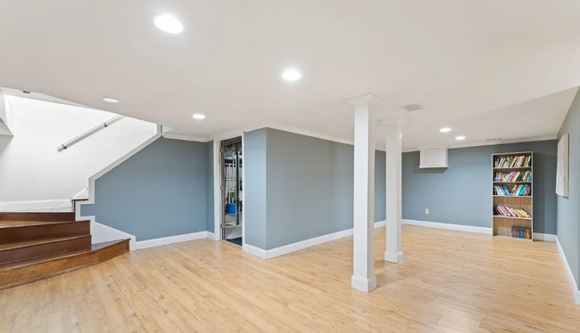 Building Photo - 388 Tall Oaks Dr NE