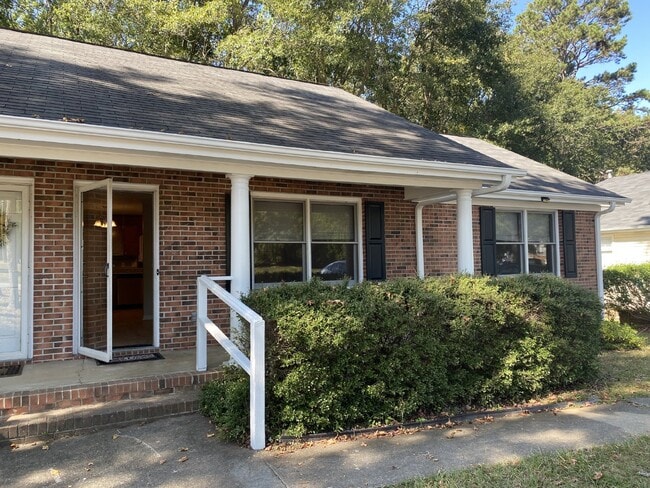 Building Photo - Spacious 2-Bed Duplex in Simpsonville – Pr...