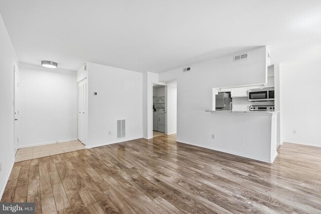 Building Photo - 1703 Ascot Way