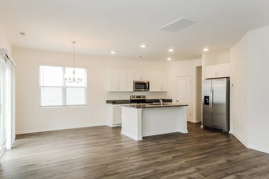 Building Photo - 1533 King St