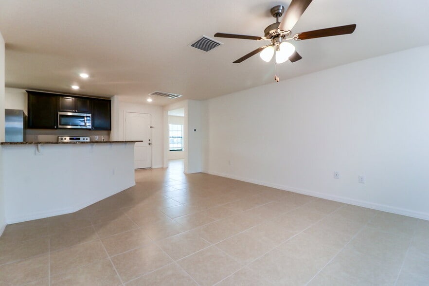 Building Photo - 4176 High Ridge Ave