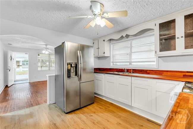 Building Photo - 819 W 51st St