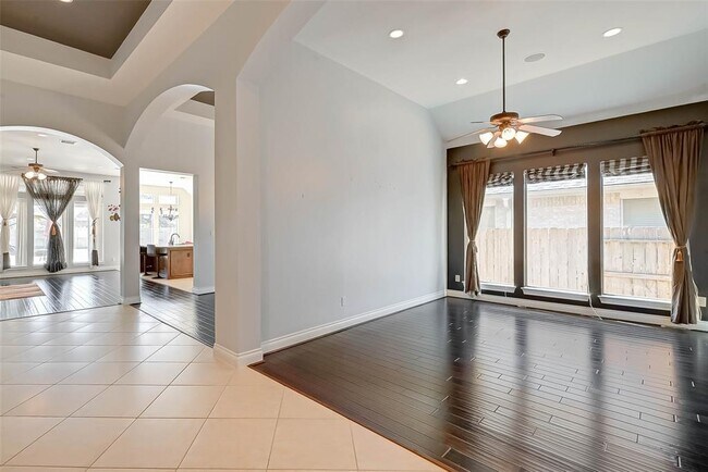Building Photo - 5422 Linden Rose Ln
