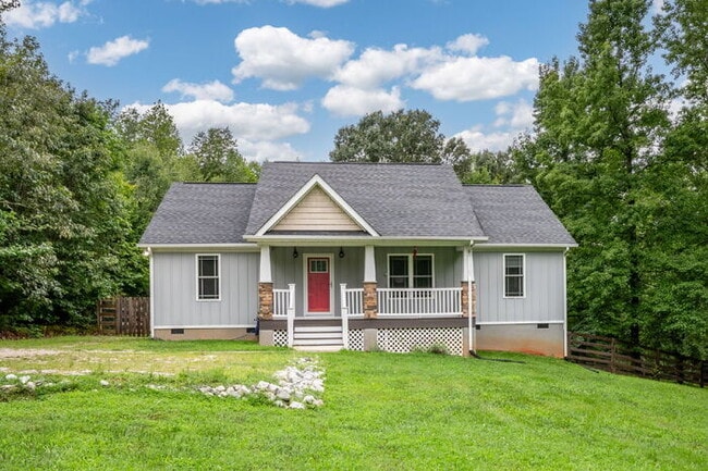 Building Photo - Beautiful, Modern  3 Bedroom Home + 1.85 PRIVATE Acres-Your Goochland Retreat Awaits!
