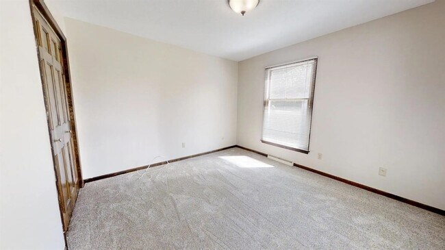 Building Photo - 933 High Meadow Dr