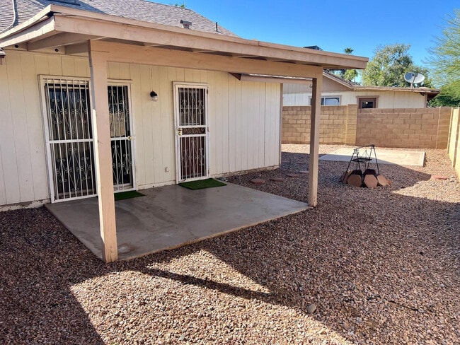 Building Photo - 941 W Enid Cir