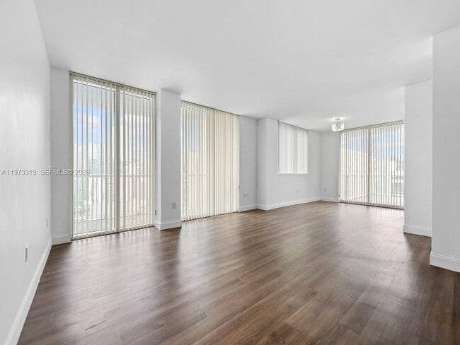 Building Photo - 253 NE 2nd St