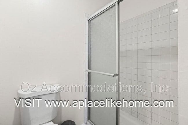 Building Photo - 530 SE Hampton St