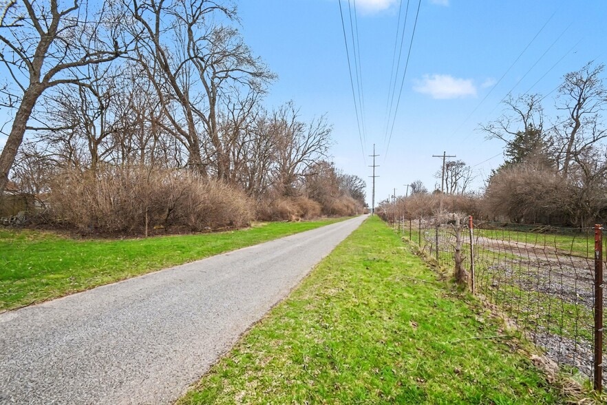 Building Photo - 118 Rhodes St