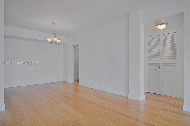 Building Photo - 9381 E Bay Harbor Dr