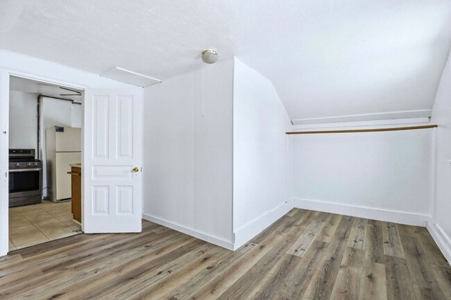 Building Photo - 926 N Porter St