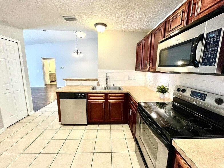 Breakfast nook - 2780 Golden Lake Loop