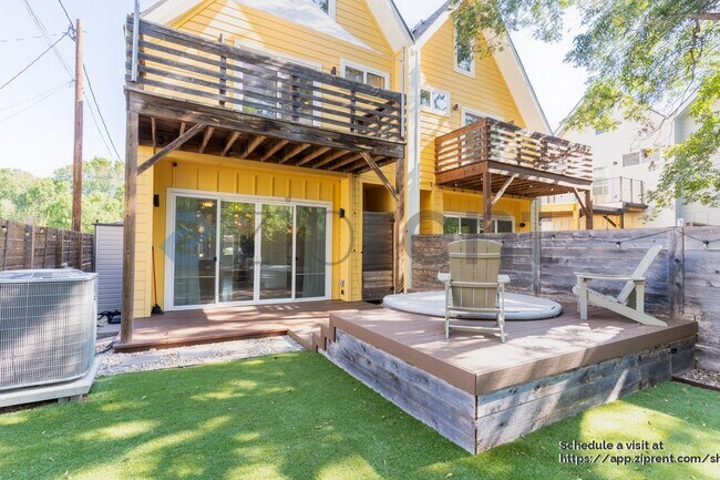Building Photo - 3133 Govalle Ave