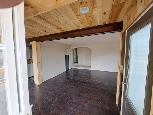 Building Photo - Custom Pioche Home