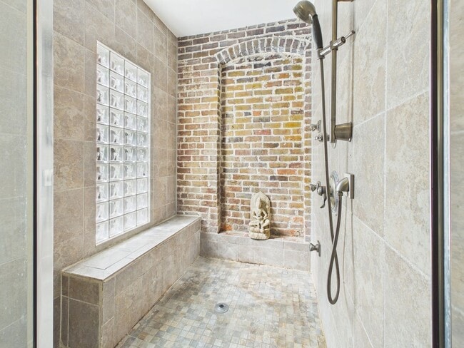 Building Photo - 2235 Venable St