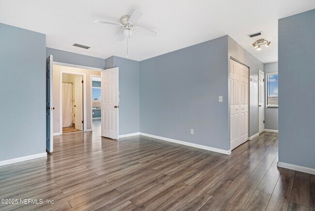 Building Photo - 17 Clinton Ct S