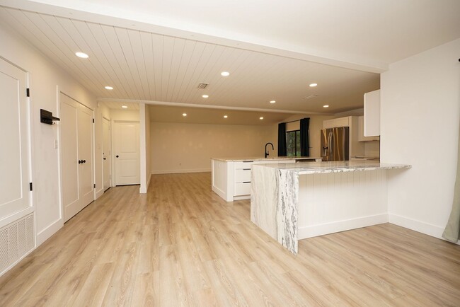 Building Photo - Updated Home in Rocky Bayou