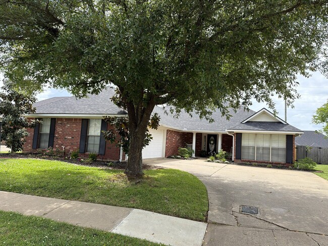 Building Photo - 5027 Tensas Dr