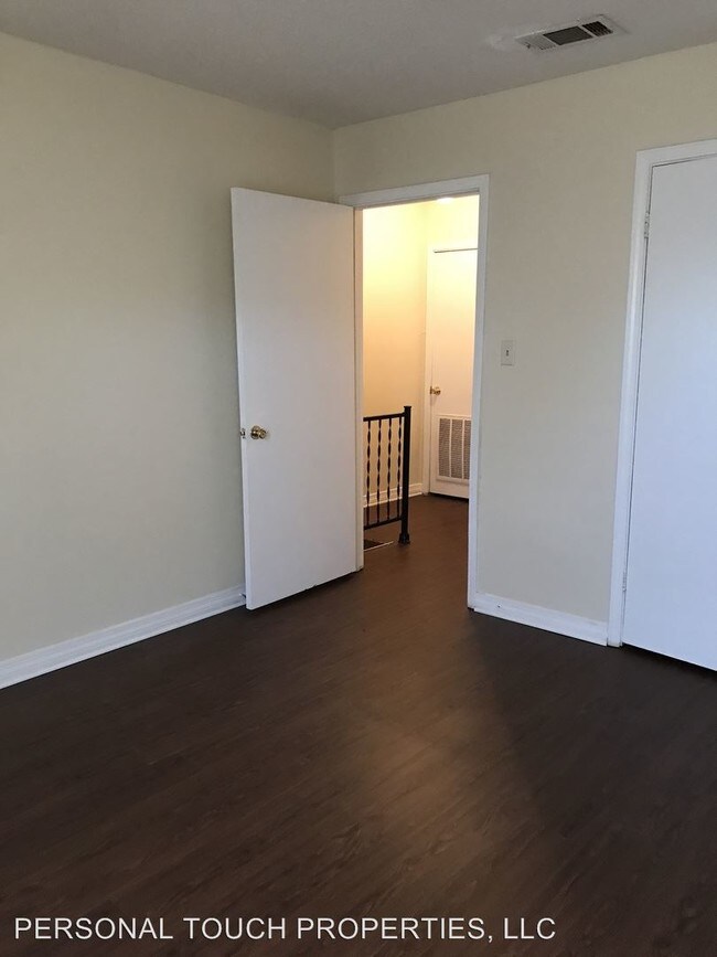 Building Photo - 3023 Toulon Dr