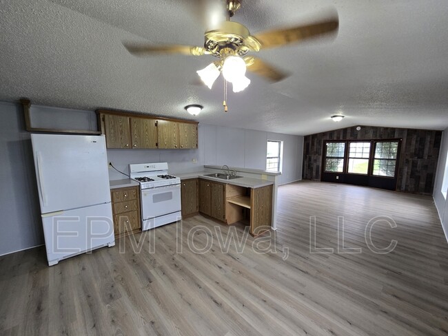 Building Photo - 700 W Ridgeway Ave