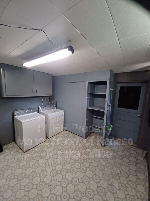 Building Photo - 4227 SW Drury Ln