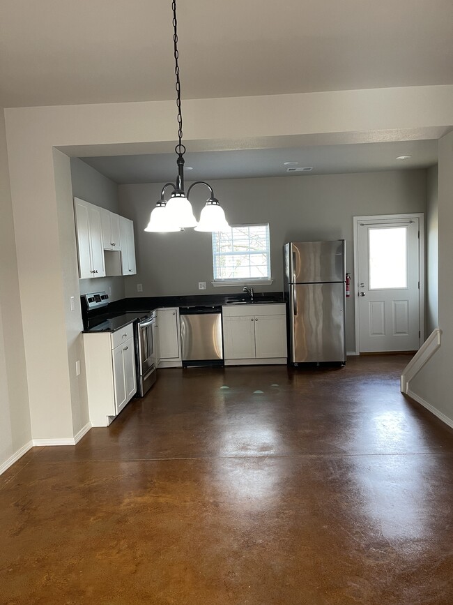 Building Photo - 955 C