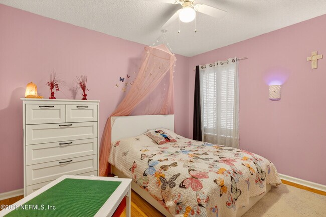 Building Photo - 9370 Jaybird Cir E