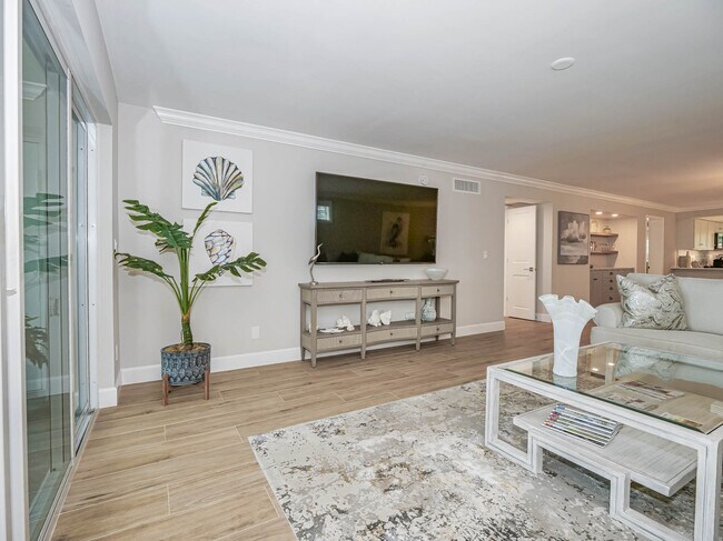 Building Photo - 8444 Oceanside Dr