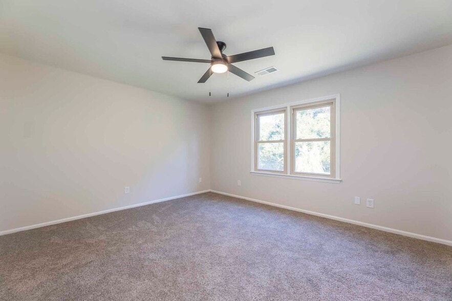 Building Photo - 3925 Biltmore Dr