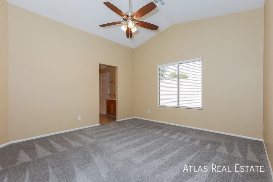 Building Photo - 206 W Brangus Way