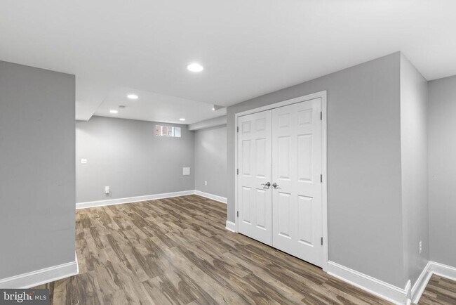 Building Photo - 625 Savage St