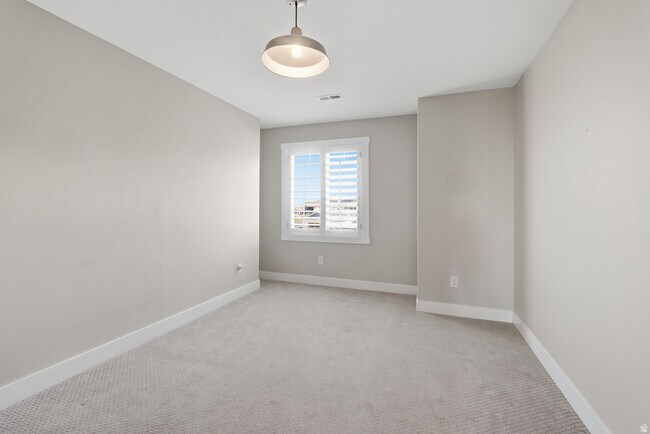 Building Photo - 1888 Palomino Cir
