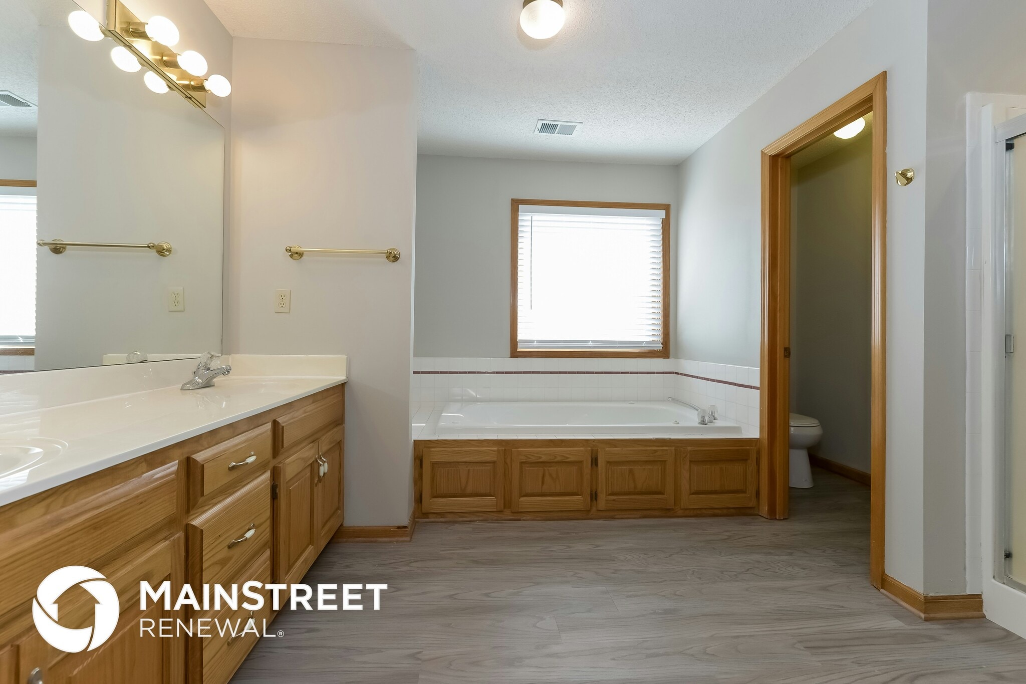 Building Photo - 5620 Meadow View Dr