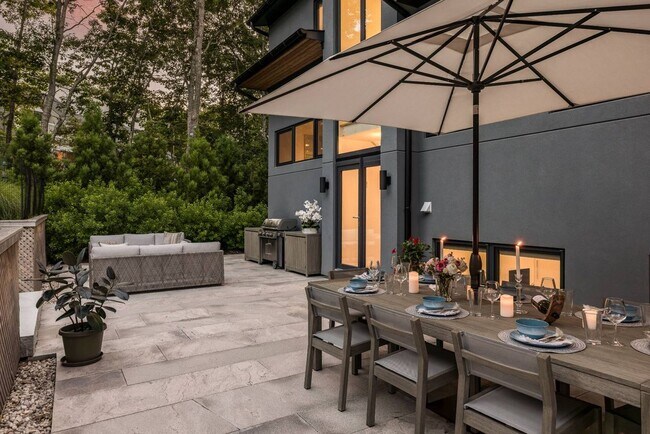 Building Photo - 32 Island View Dr W