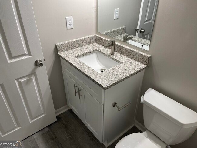 Building Photo - 859 Park Pl NE