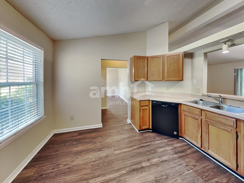 Building Photo - 2175 Hovington Cir E