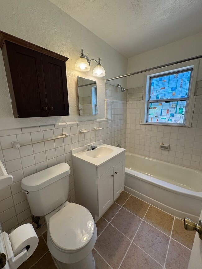 Building Photo - 200 off!  Newly remodeled 2 bed 1 bath walking distance to MWC High School, No carpet, large fenc...