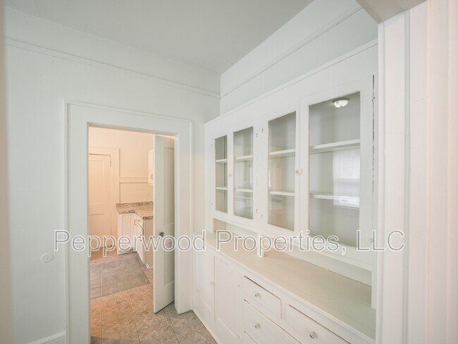 Building Photo - 479 Peronneau St