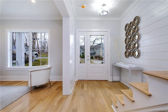 Building Photo - 184 Soundview Ave