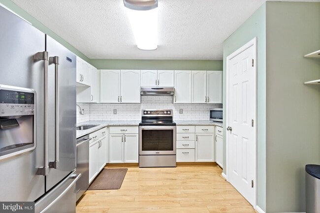 Building Photo - 520 Buckstone Garth