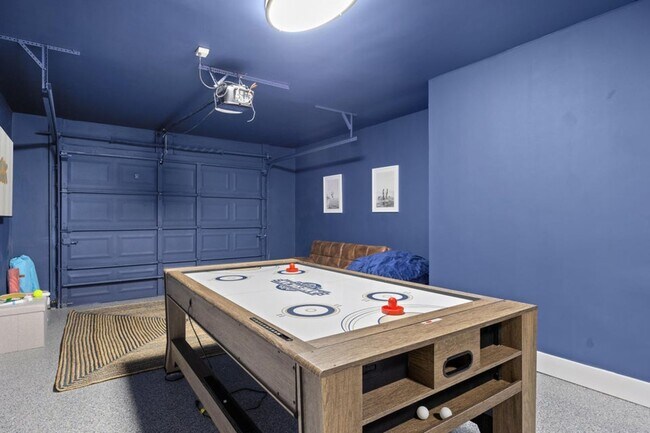 Building Photo - 1096 SW 27th Ave