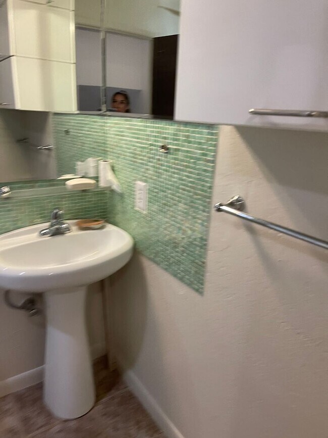 Building Photo - Epic REA: Cozy 2BR Near UC Davis w/ Garage...