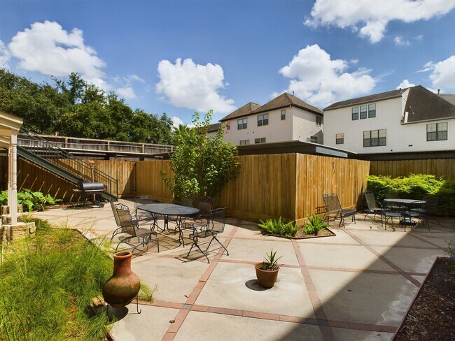 Building Photo - 1602 Elgin St