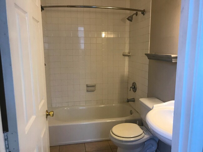 Building Photo - 801 Willard St