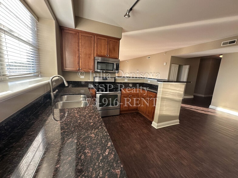 Building Photo - 1 Itasca Pl